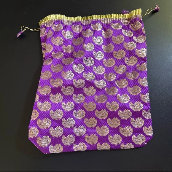 ⭐️ Purple and Gold Drawstring Bag - Picture 5 of 9